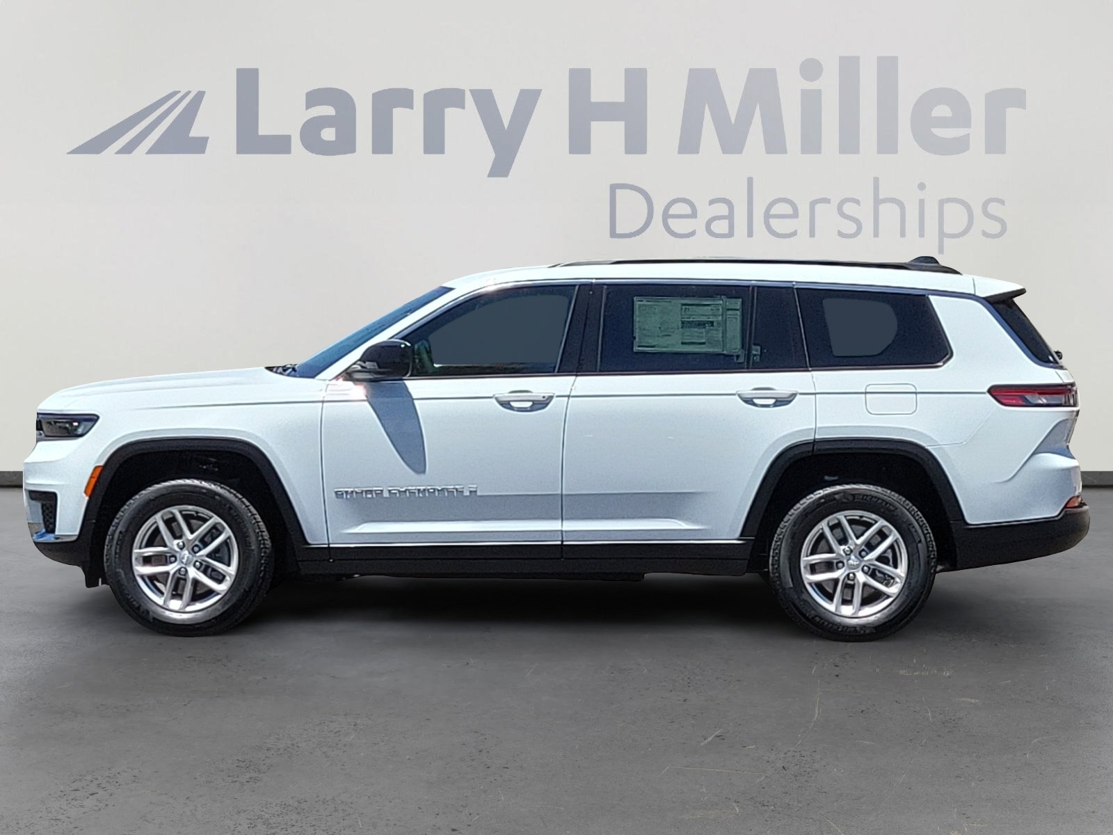 New 2026 Jeep Grand Cherokee L Laredo AWD/4WD image 2