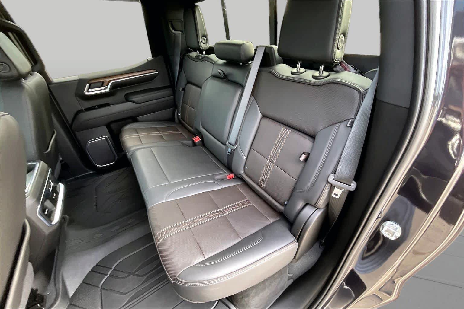 Used 2022 Chevrolet Silverado 1500 High Country w/ High Country Premium Package AWD/4WD image 21