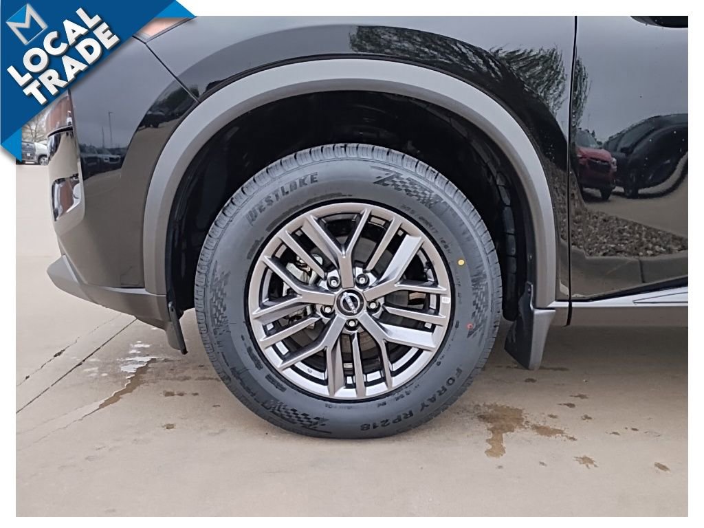 Used 2023 Nissan Rogue S AWD/4WD image 13