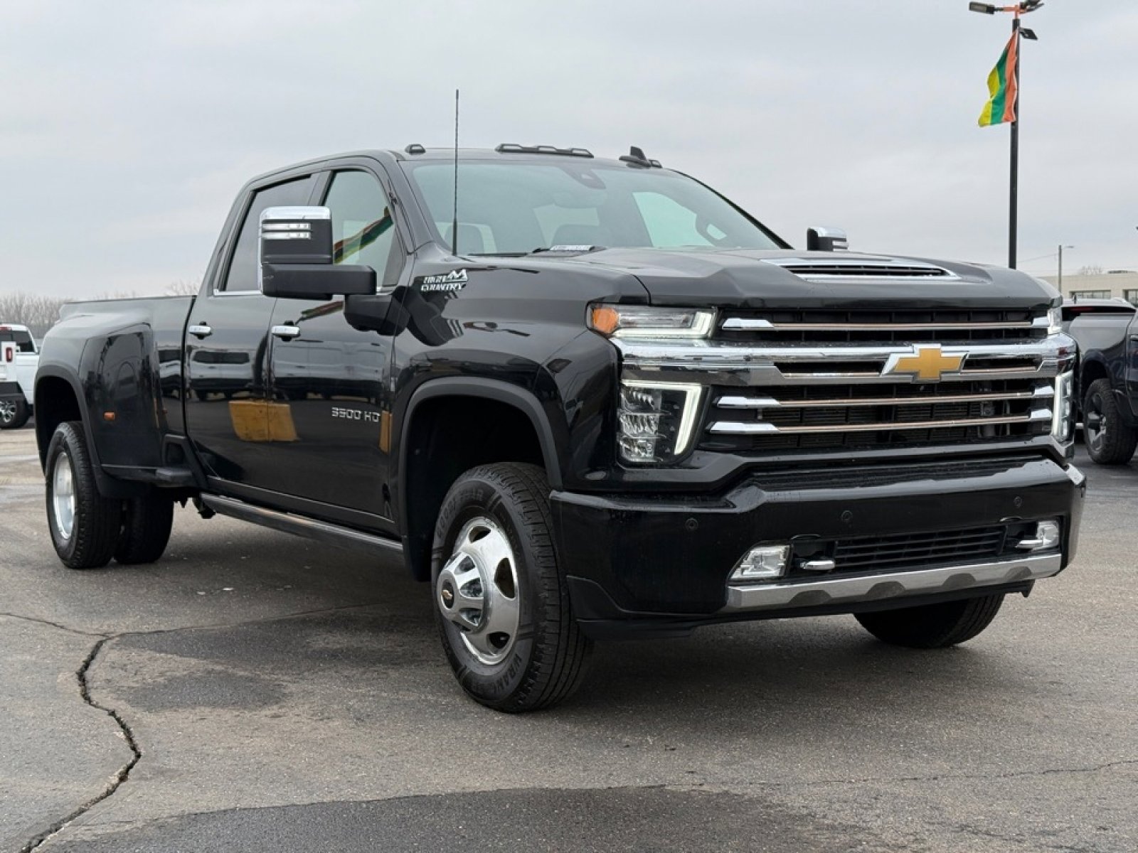 Used 2023 Chevrolet Silverado 3500 High Country image 2