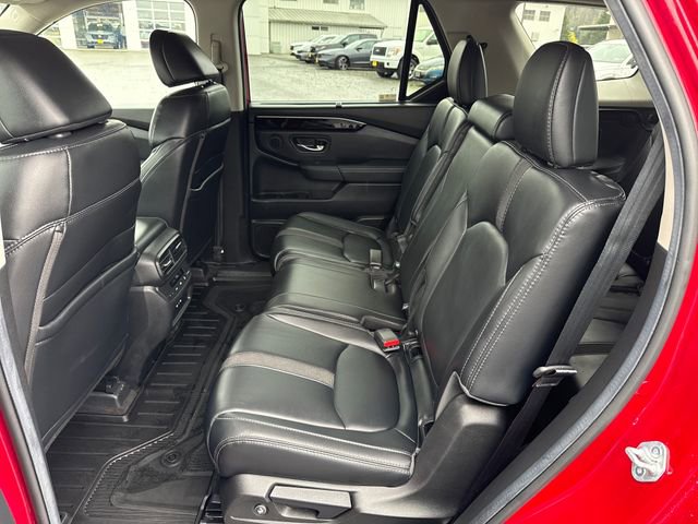 Used 2025 Honda Pilot Touring image 14