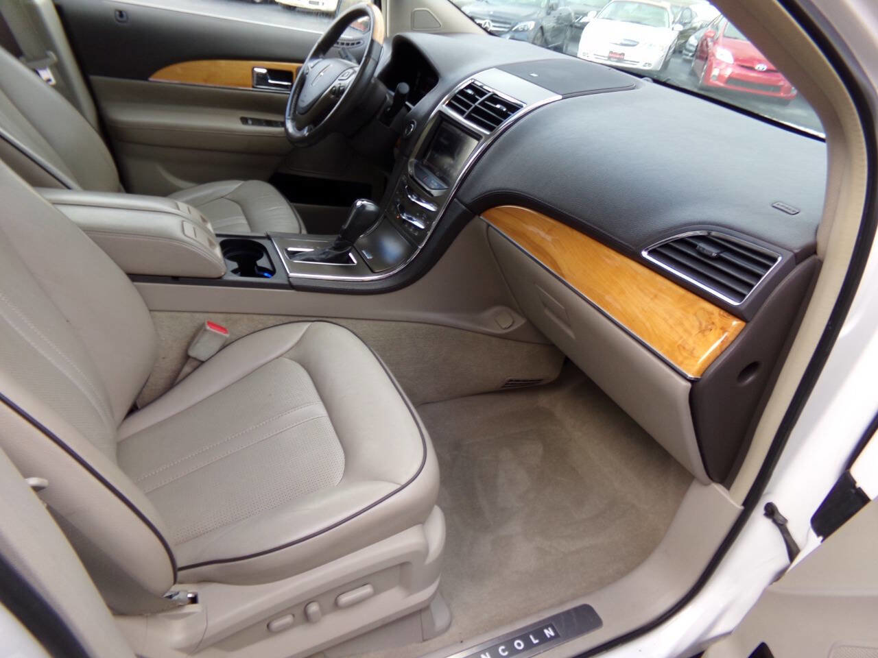 Used 2012 Lincoln MKX FWD image 28
