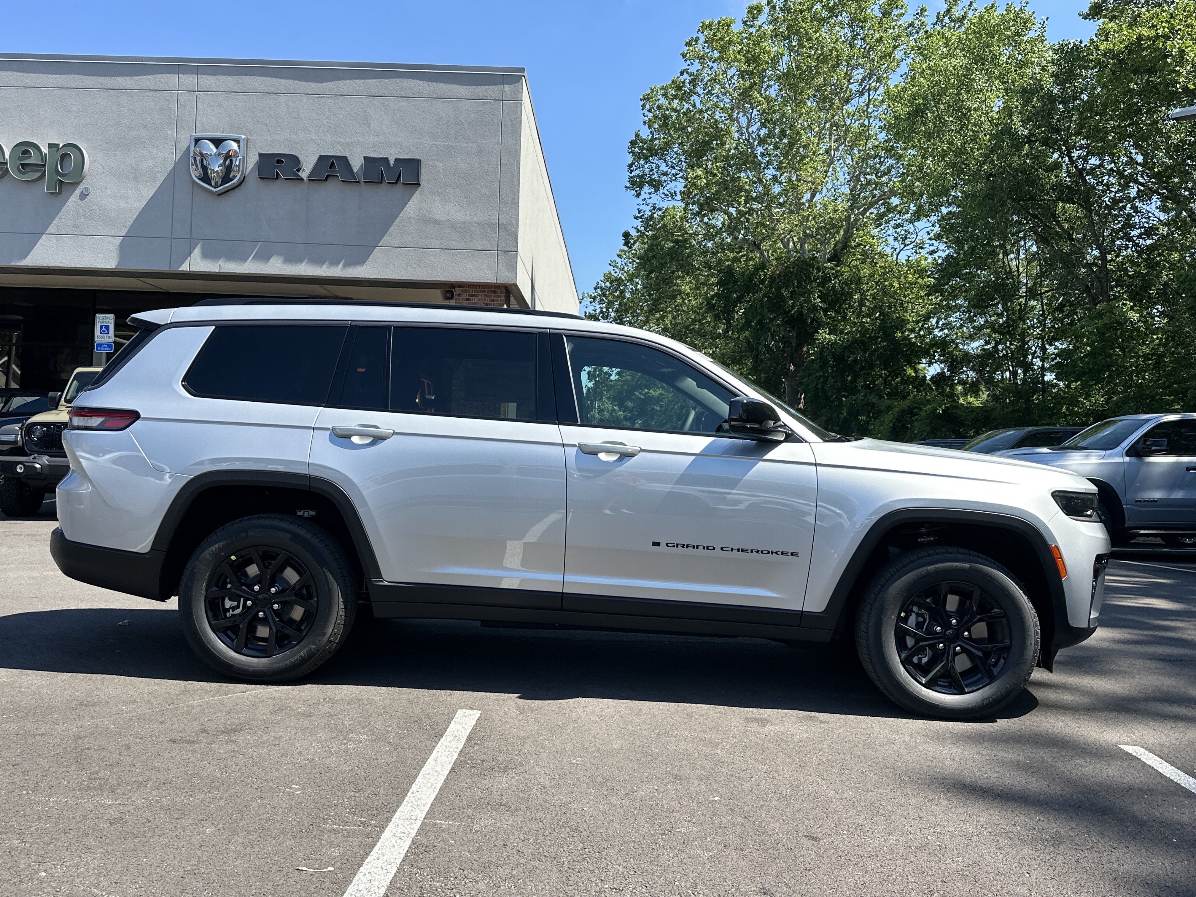 New 2026 Jeep Grand Cherokee L 4WD image 18