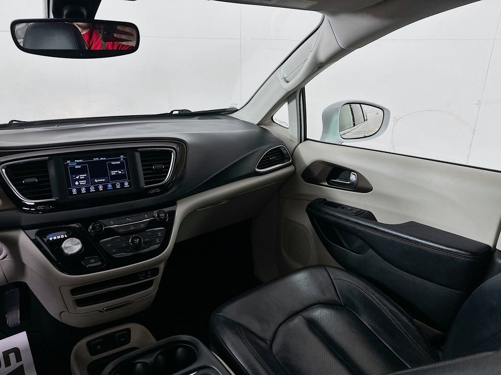Used 2019 Chrysler Pacifica Touring-L image 23