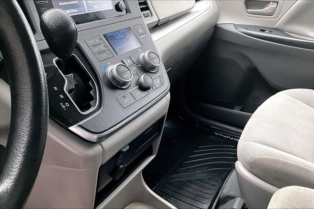 Used 2019 Toyota Sienna L image 17