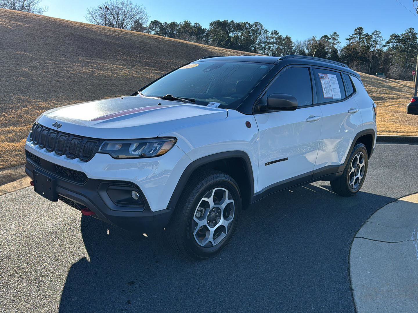 Used 2022 Jeep Compass Trailhawk image 1