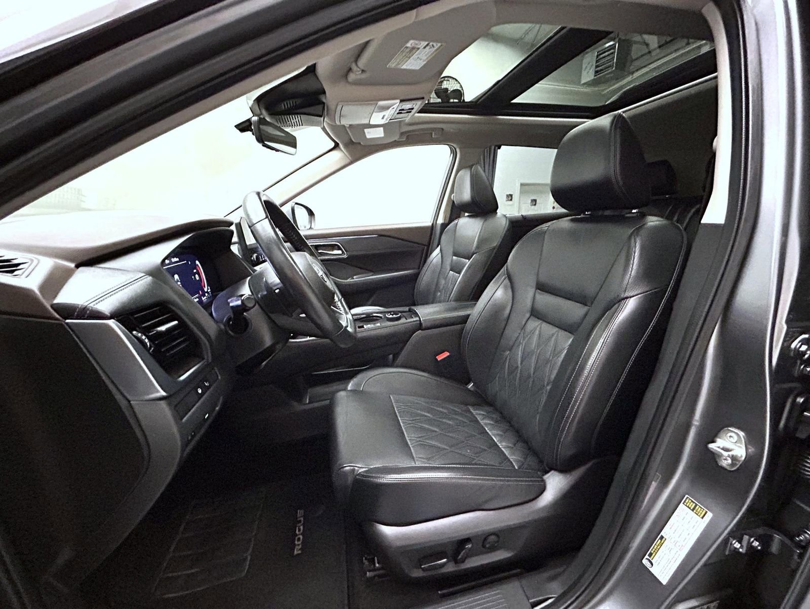 Used 2023 Nissan Rogue Platinum w/ Platinum Premium Package image 10