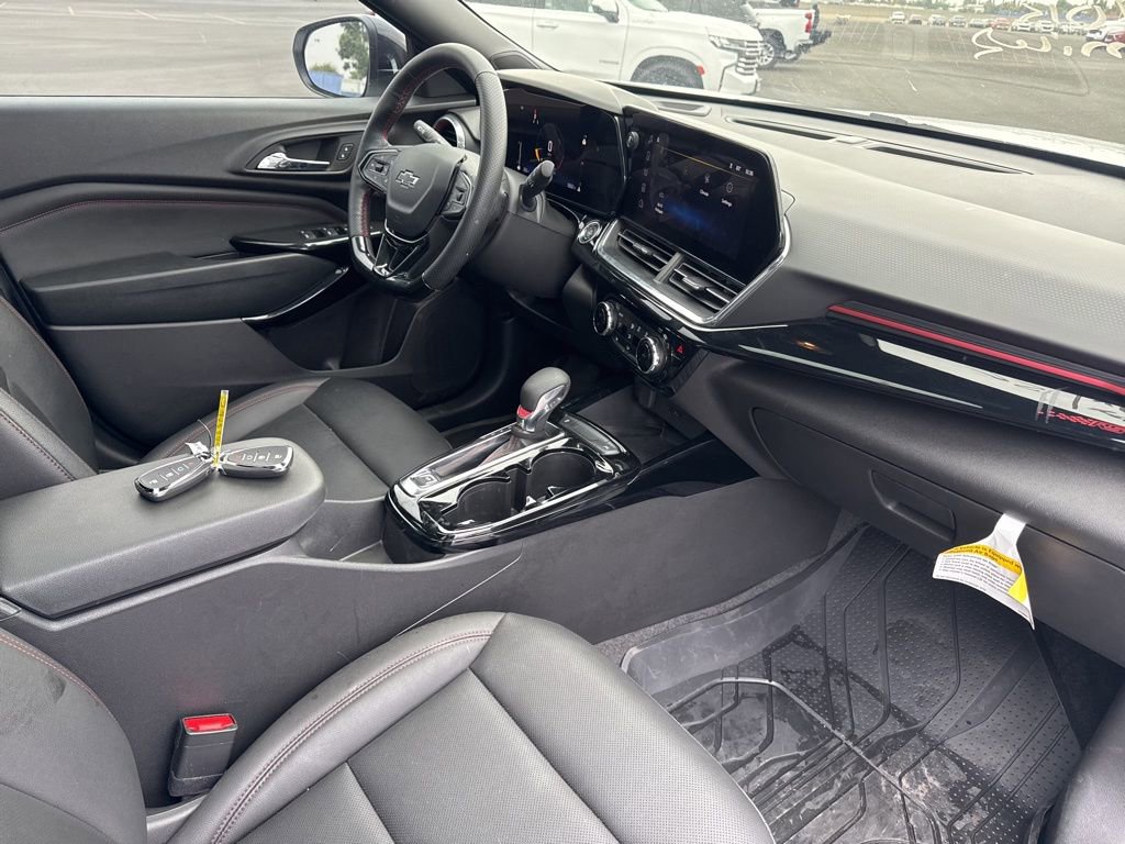 Certified 2025 Chevrolet Trax RS w/ Sunroof Package FWD image 10