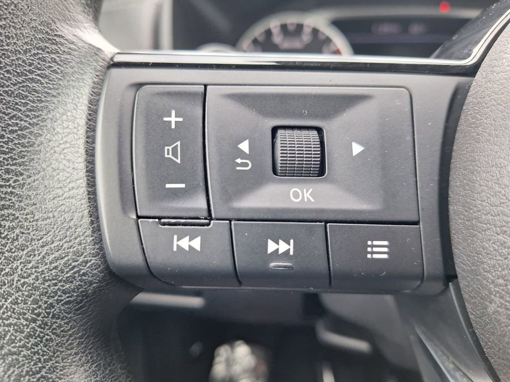 Used 2023 Nissan Rogue SV image 13