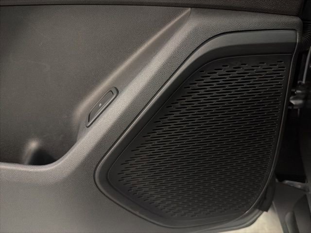 Used 2025 Chevrolet Traverse LT w/ Driver Confidence Package image 16