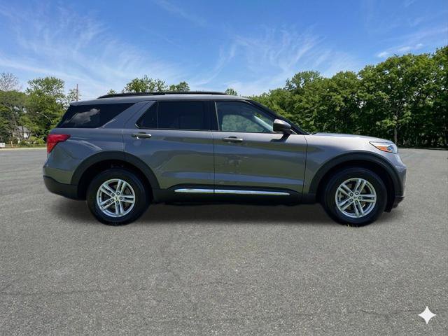 Used 2024 Ford Explorer XLT AWD/4WD image 10