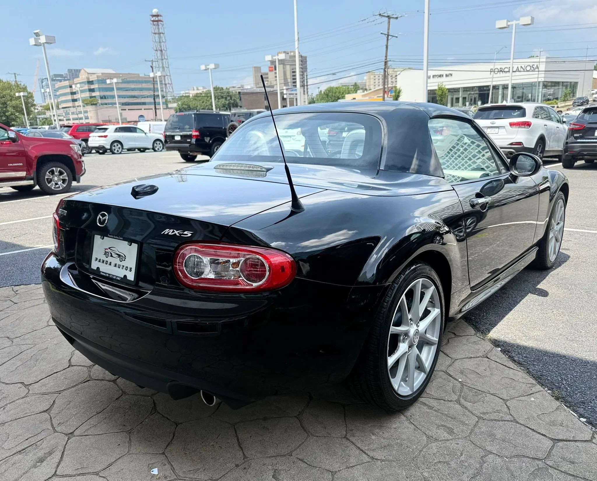 Used 2009 MAZDA MX-5 Miata Grand Touring w/ Premium Pkg RWD image 11
