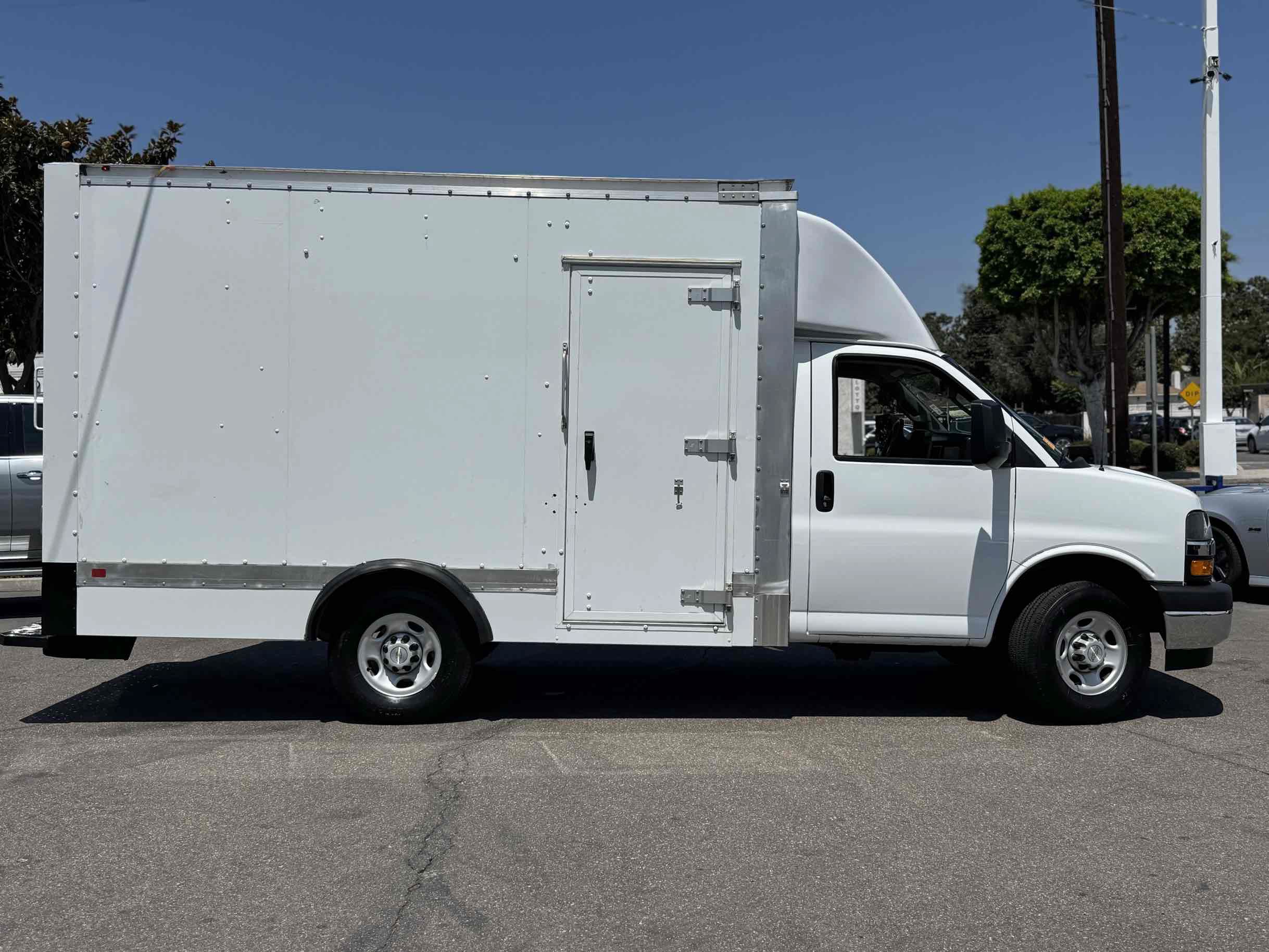 Used 2023 Chevrolet Express 3500 w/ Power Convenience Package RWD image 7