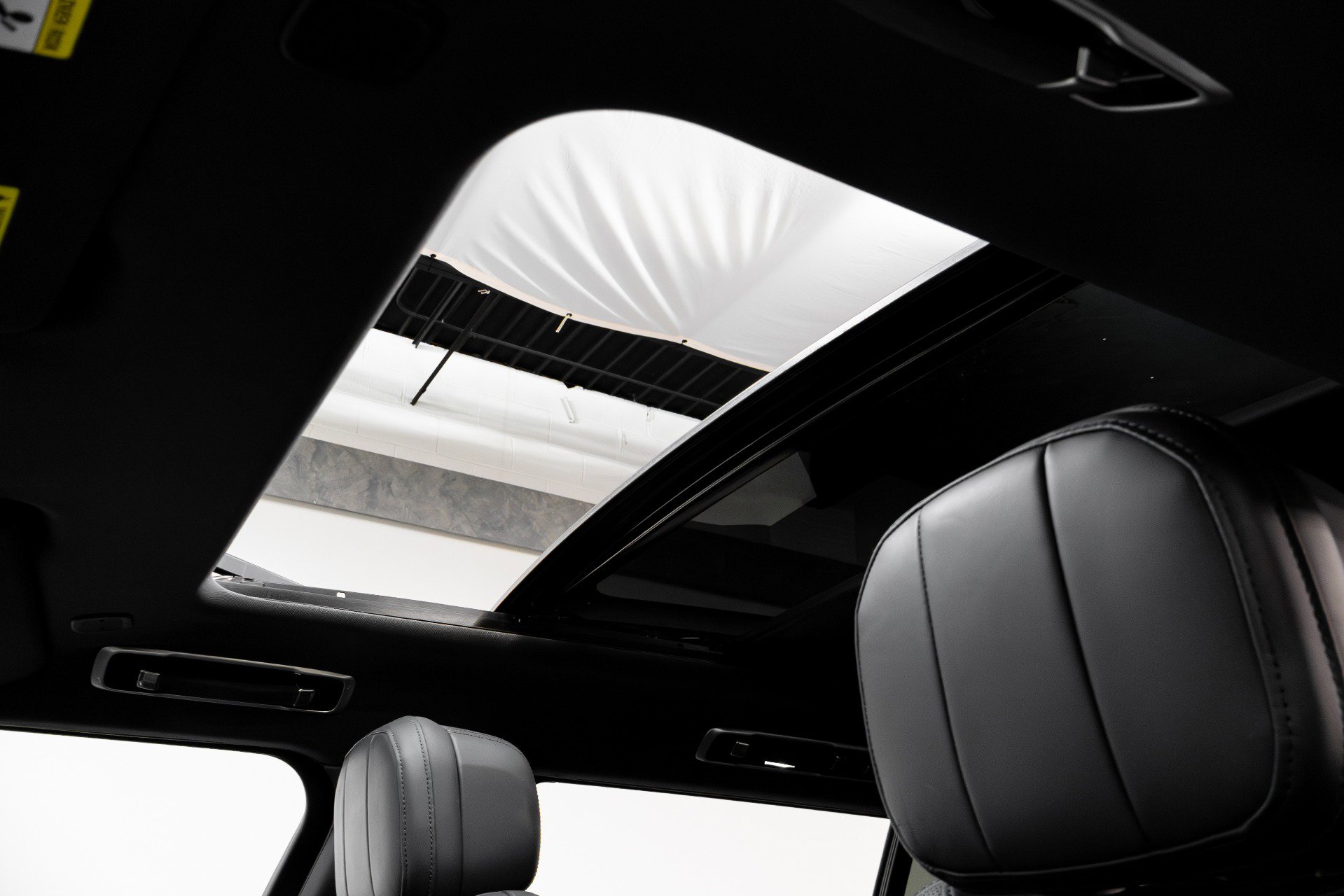 Used 2023 Land Rover Range Rover Long Wheelbase SE image 34