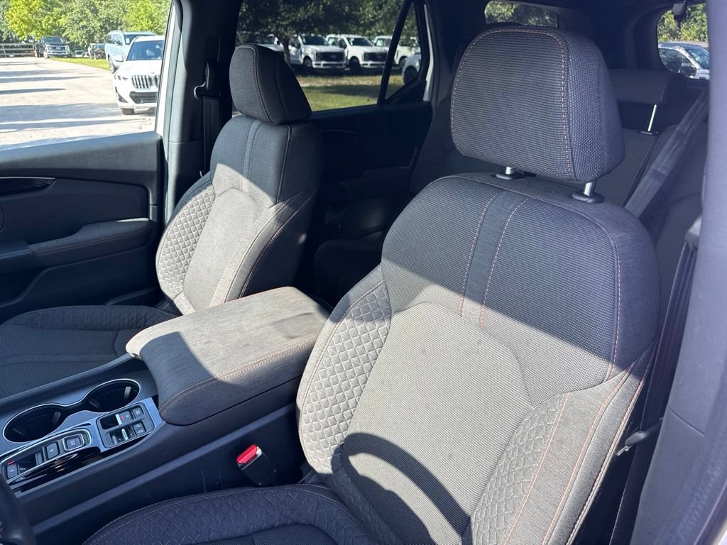 Used 2025 Honda Pilot Sport image 10