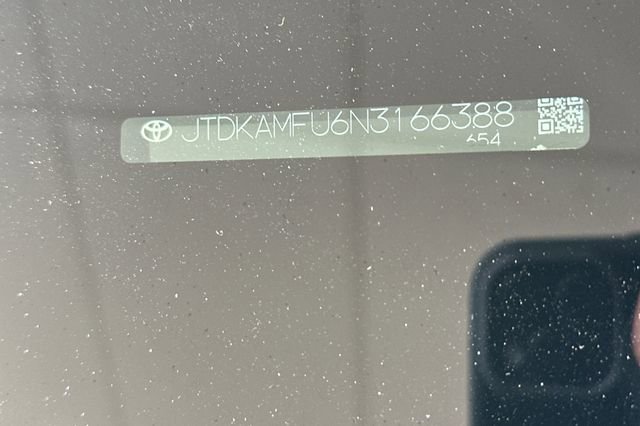 Certified 2022 Toyota Prius LE FWD image 4