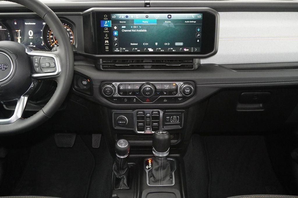 Used 2024 Jeep Wrangler Sahara image 17