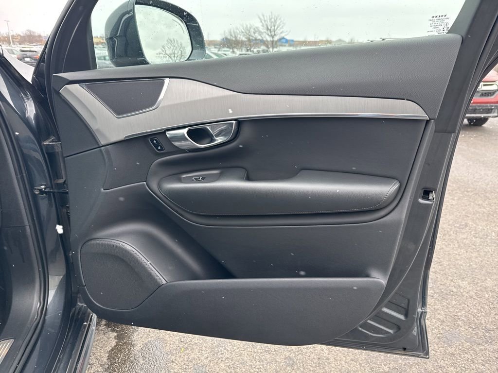 Used 2022 Volvo XC90 T5 Momentum w/ Climate Package image 43