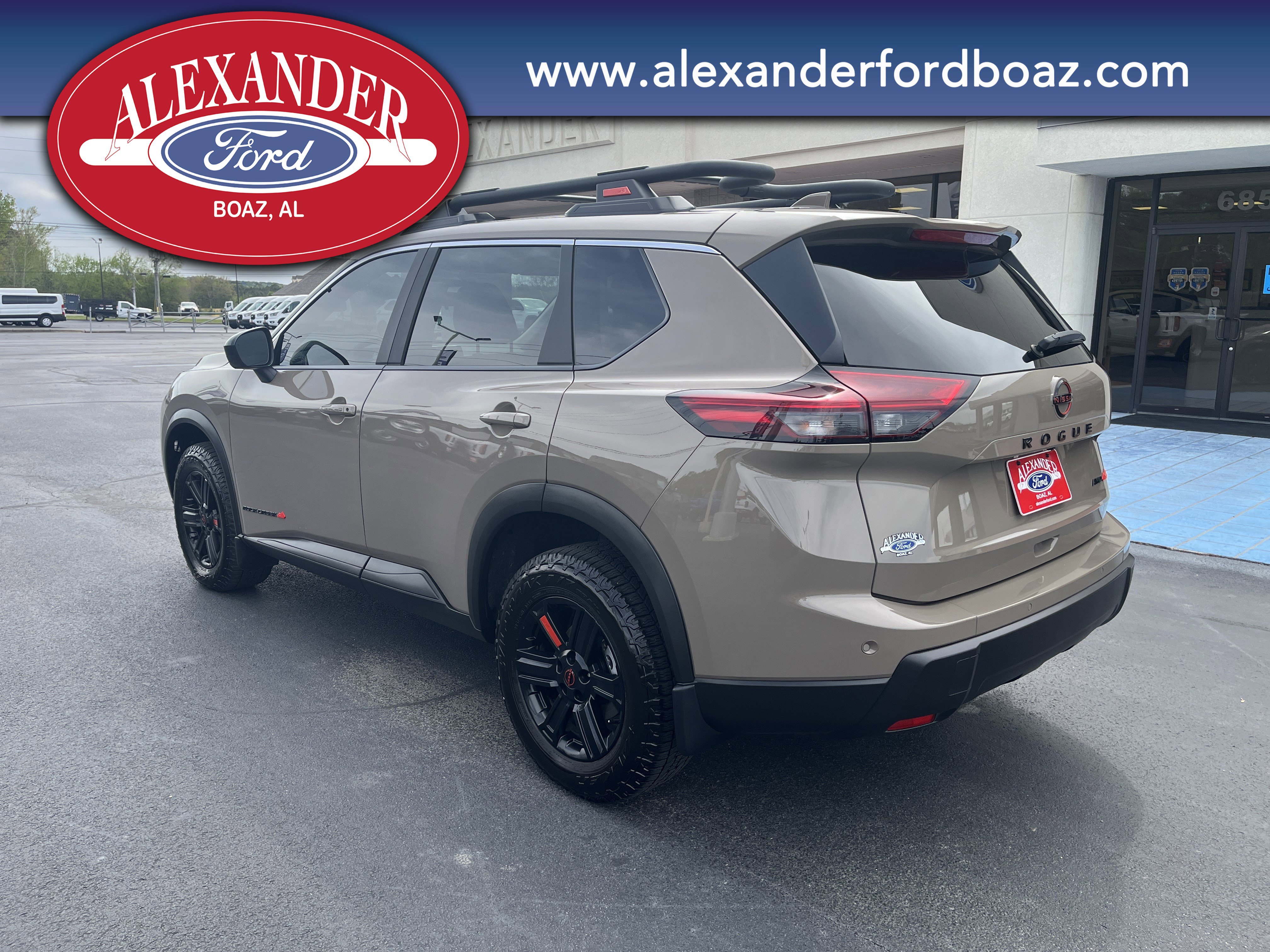 Used 2025 Nissan Rogue SV image 2