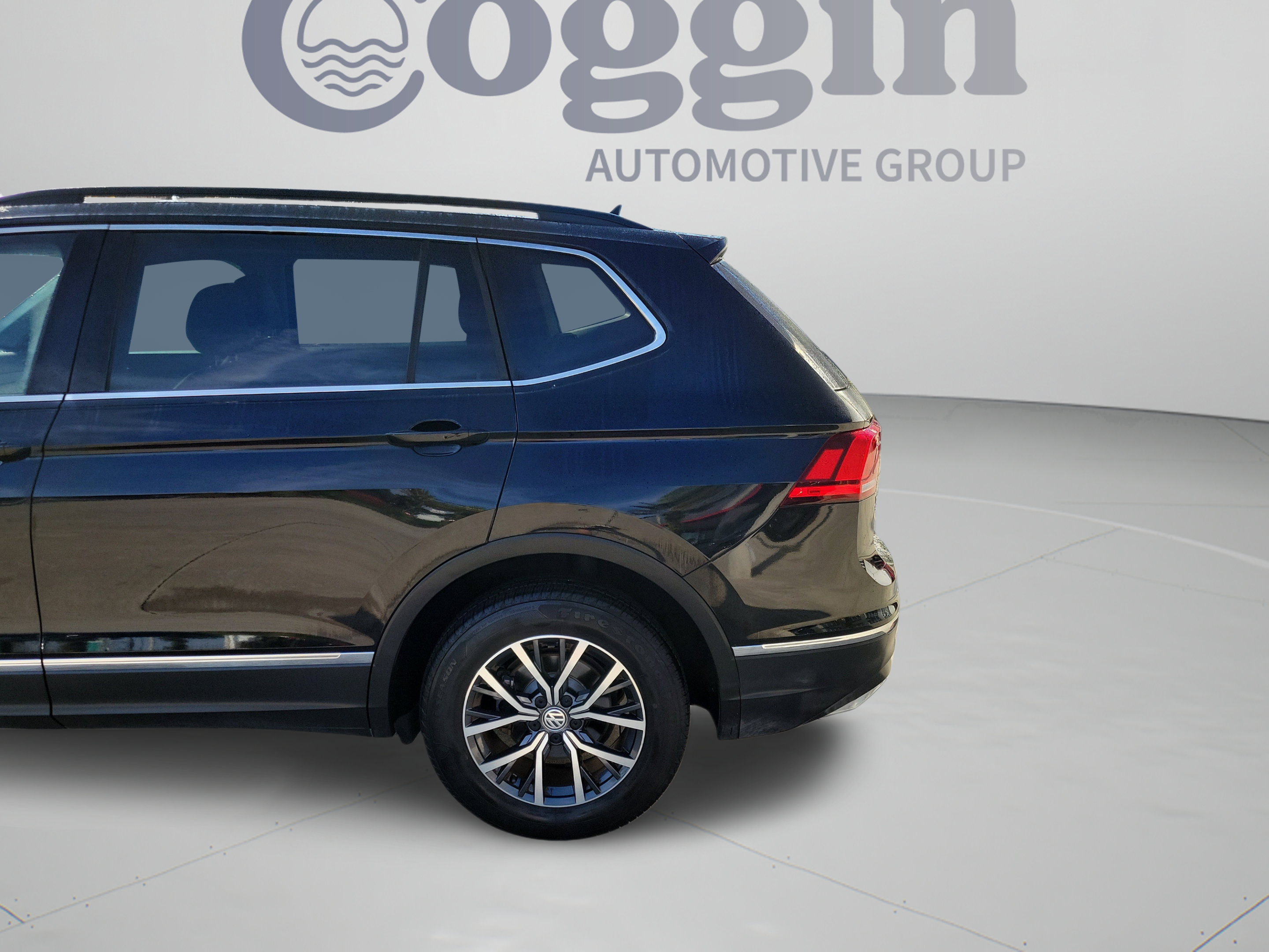 Used 2018 Volkswagen Tiguan SE w/ Panoramic Sunroof Package FWD image 33
