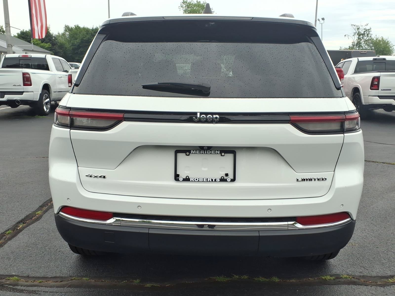 Certified 2023 Jeep Grand Cherokee Limited w/ Luxury Tech Group II AWD/4WD image 6