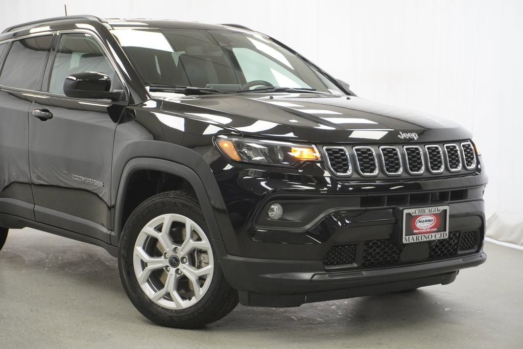 Used 2025 Jeep Compass Latitude AWD/4WD image 3