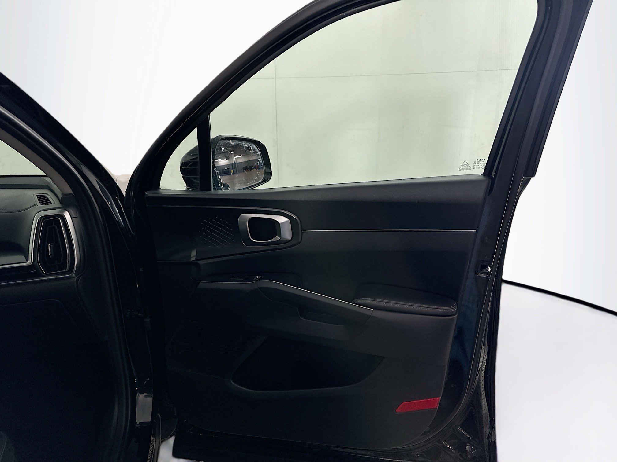 Used 2024 Kia Sorento S image 32