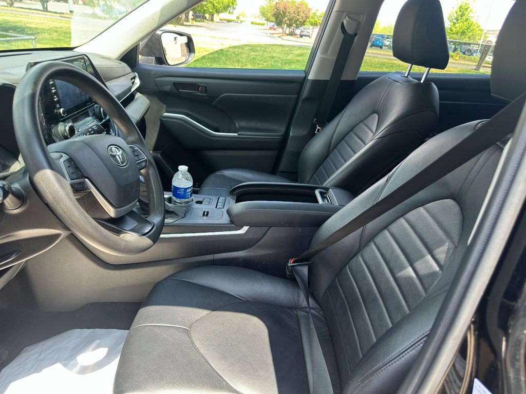 Used 2022 Toyota Highlander L FWD image 18