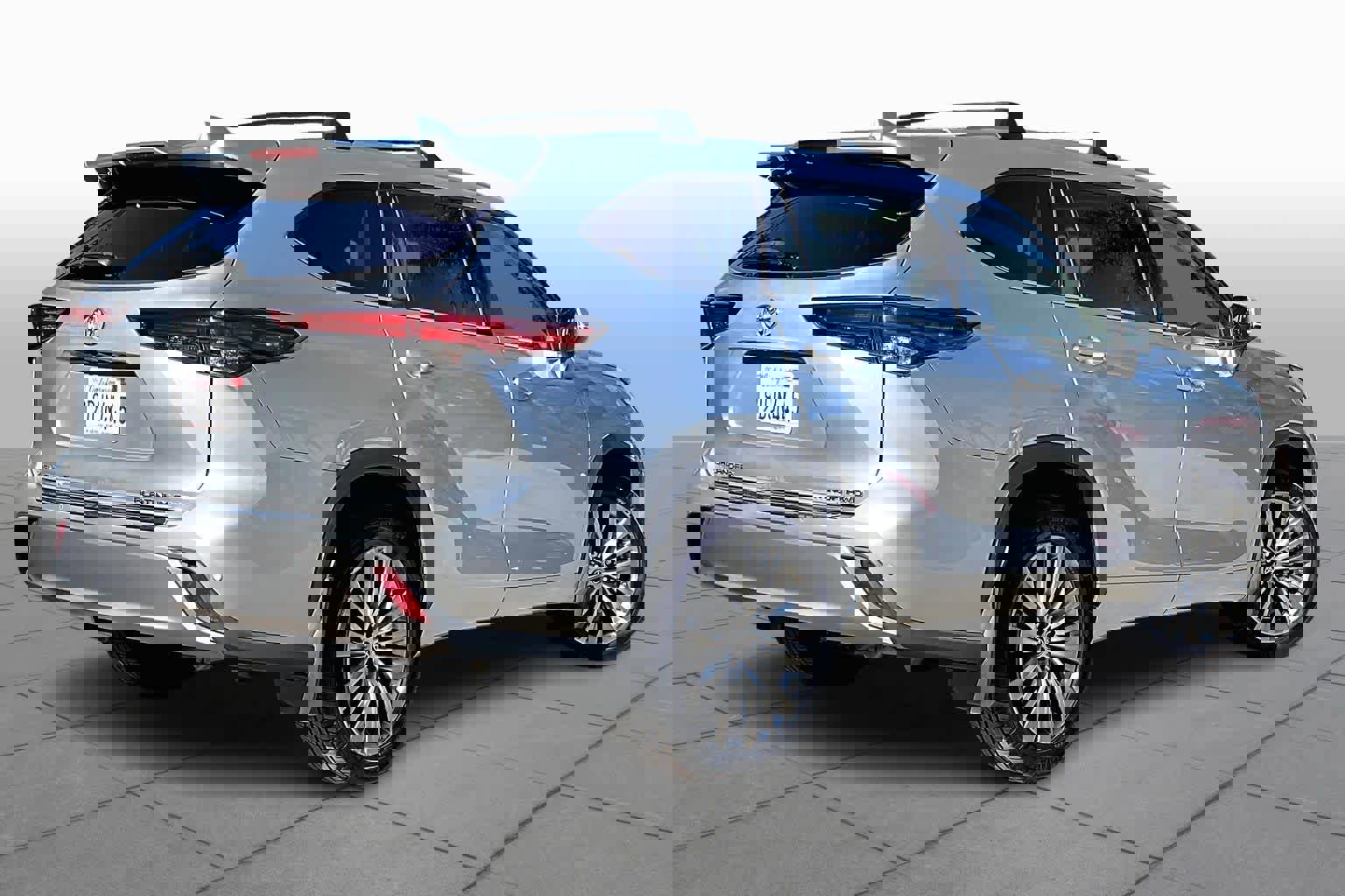 Used 2022 Toyota Highlander Platinum image 12