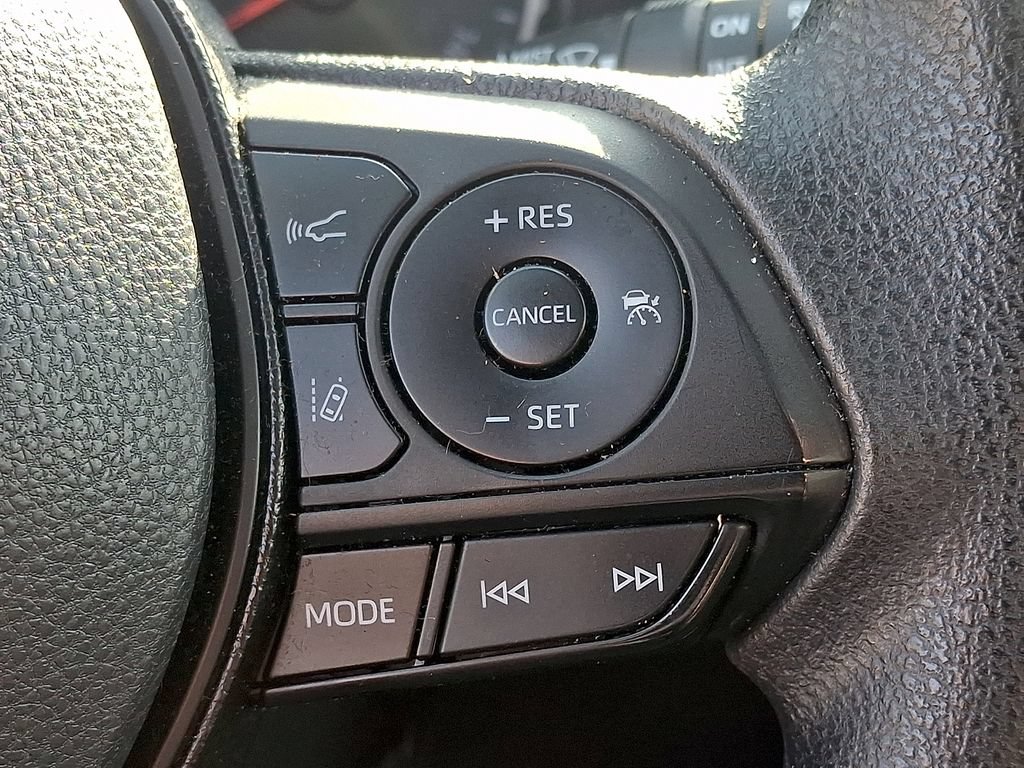 Used 2021 Toyota RAV4 XLE w/ Convenience Package FWD image 20