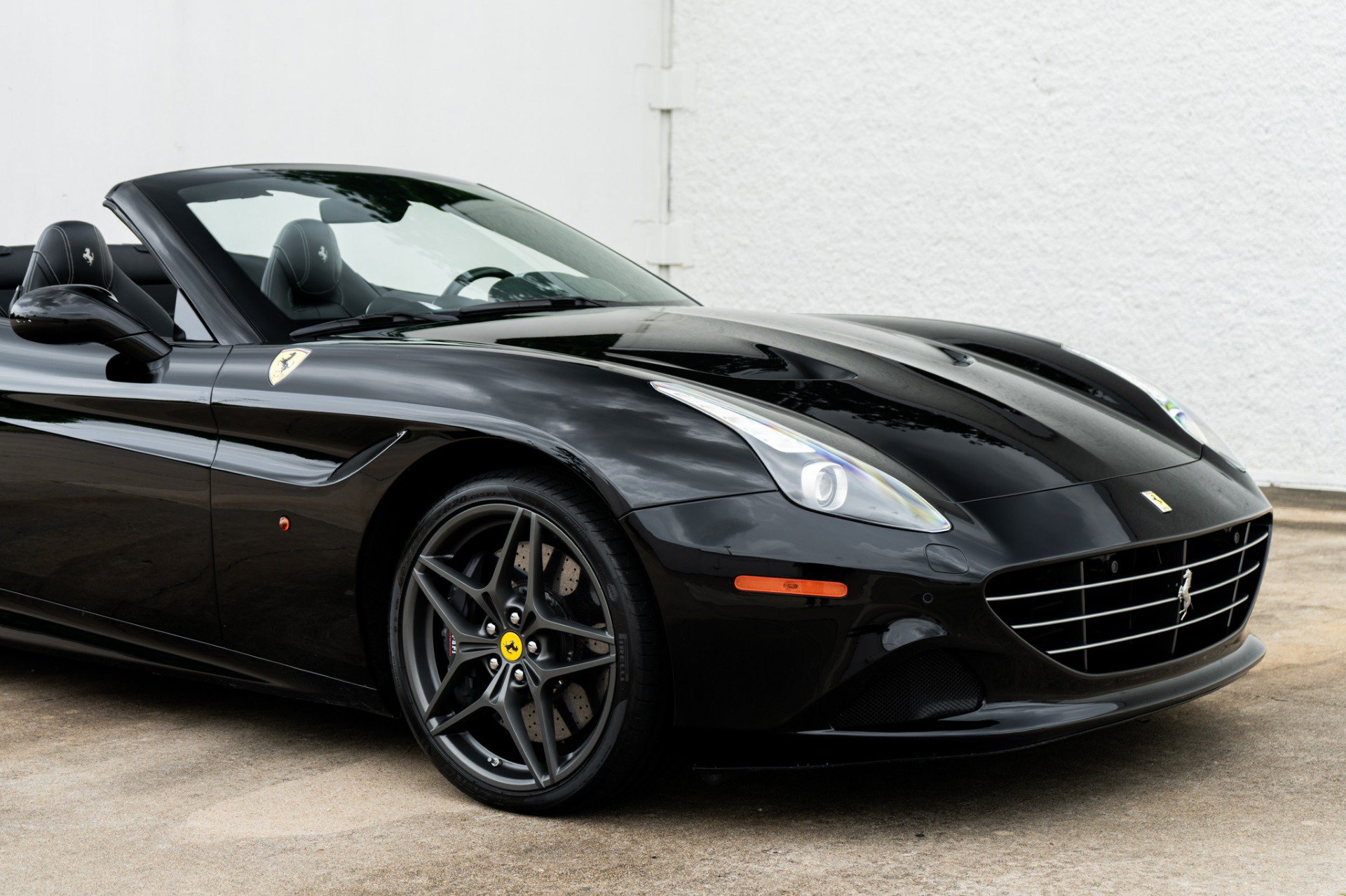 Used 2018 Ferrari California T RWD image 29
