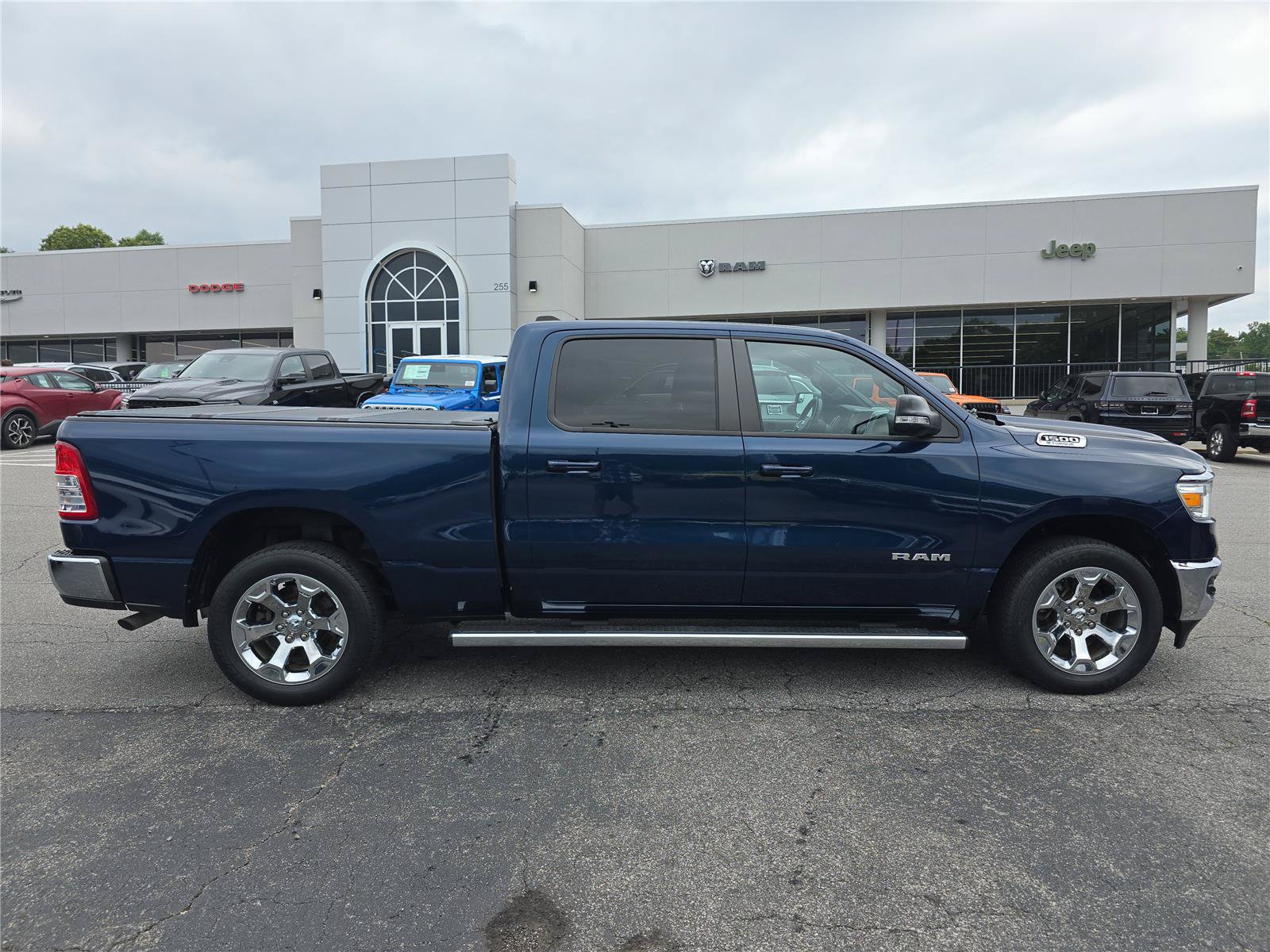 Used 2022 RAM 1500 Big Horn AWD/4WD image 2
