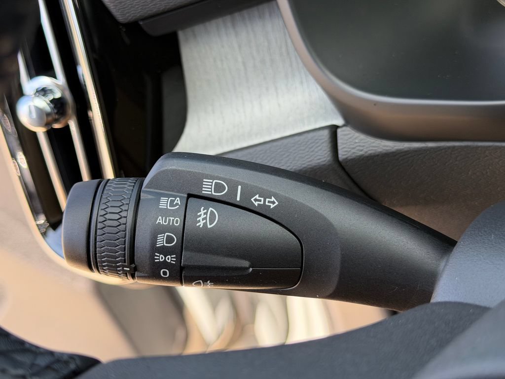 New 2026 Volvo XC40 B5 Plus w/ Protection Package Premier AWD/4WD image 31