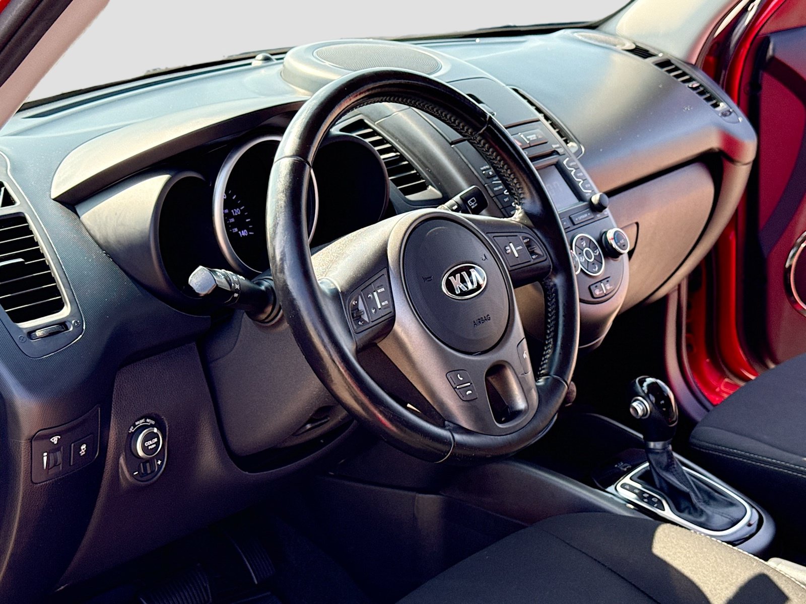 Used 2013 Kia Soul + w/ Audio Pkg FWD image 4