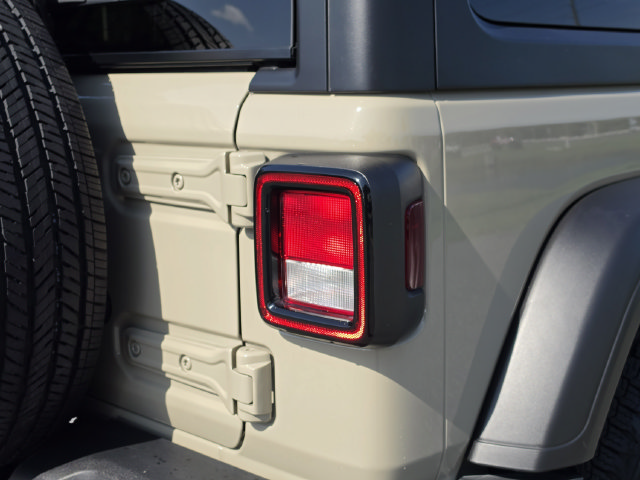 Used 2022 Jeep Wrangler Unlimited Sport AWD/4WD image 15