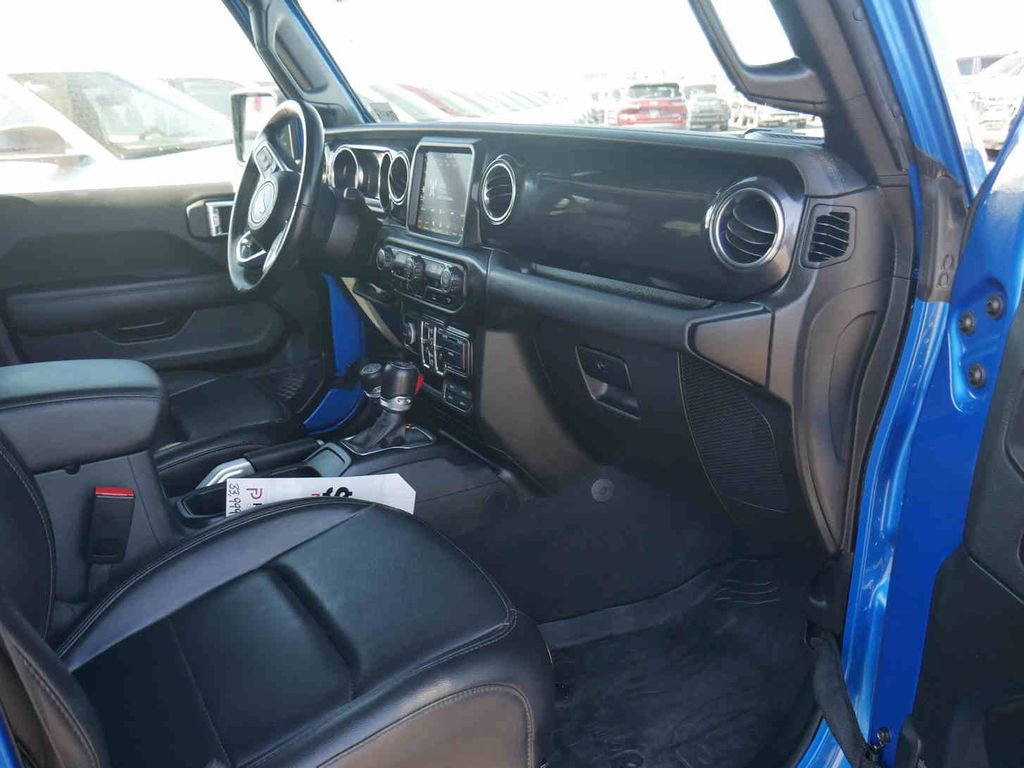 Used 2022 Jeep Wrangler Unlimited Sahara image 31