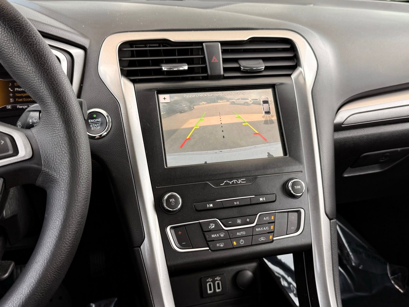 Used 2019 Ford Fusion SE FWD image 29