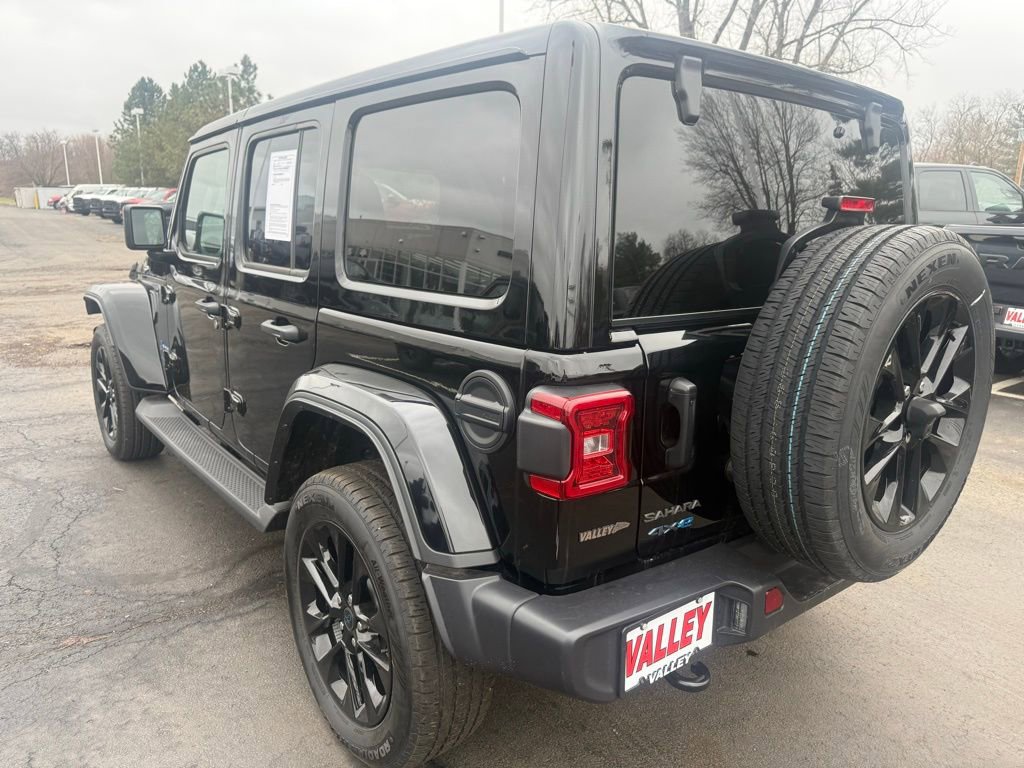 Used 2025 Jeep Wrangler Unlimited Sahara image 5