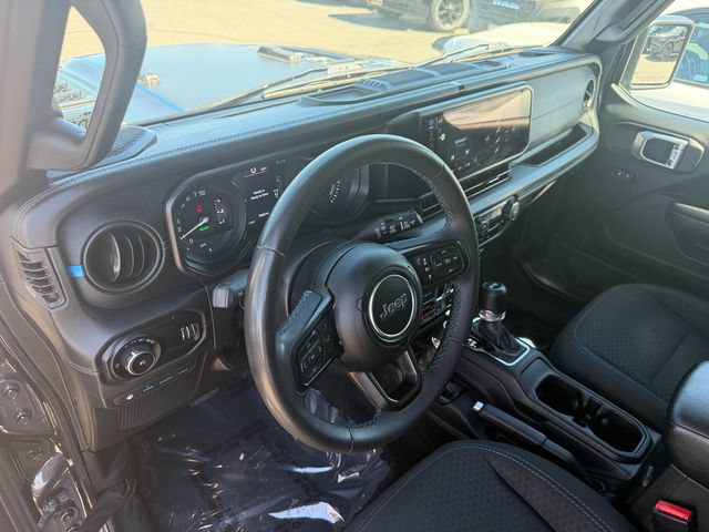 Used 2024 Jeep Wrangler Unlimited Rubicon 4xe AWD/4WD image 14