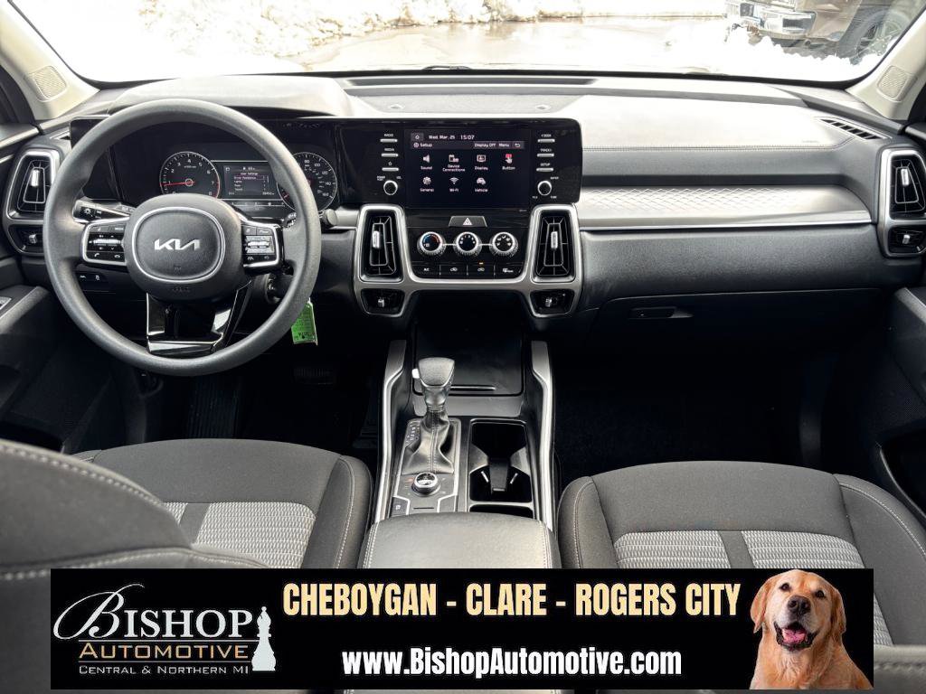 Used 2023 Kia Sorento LX image 6