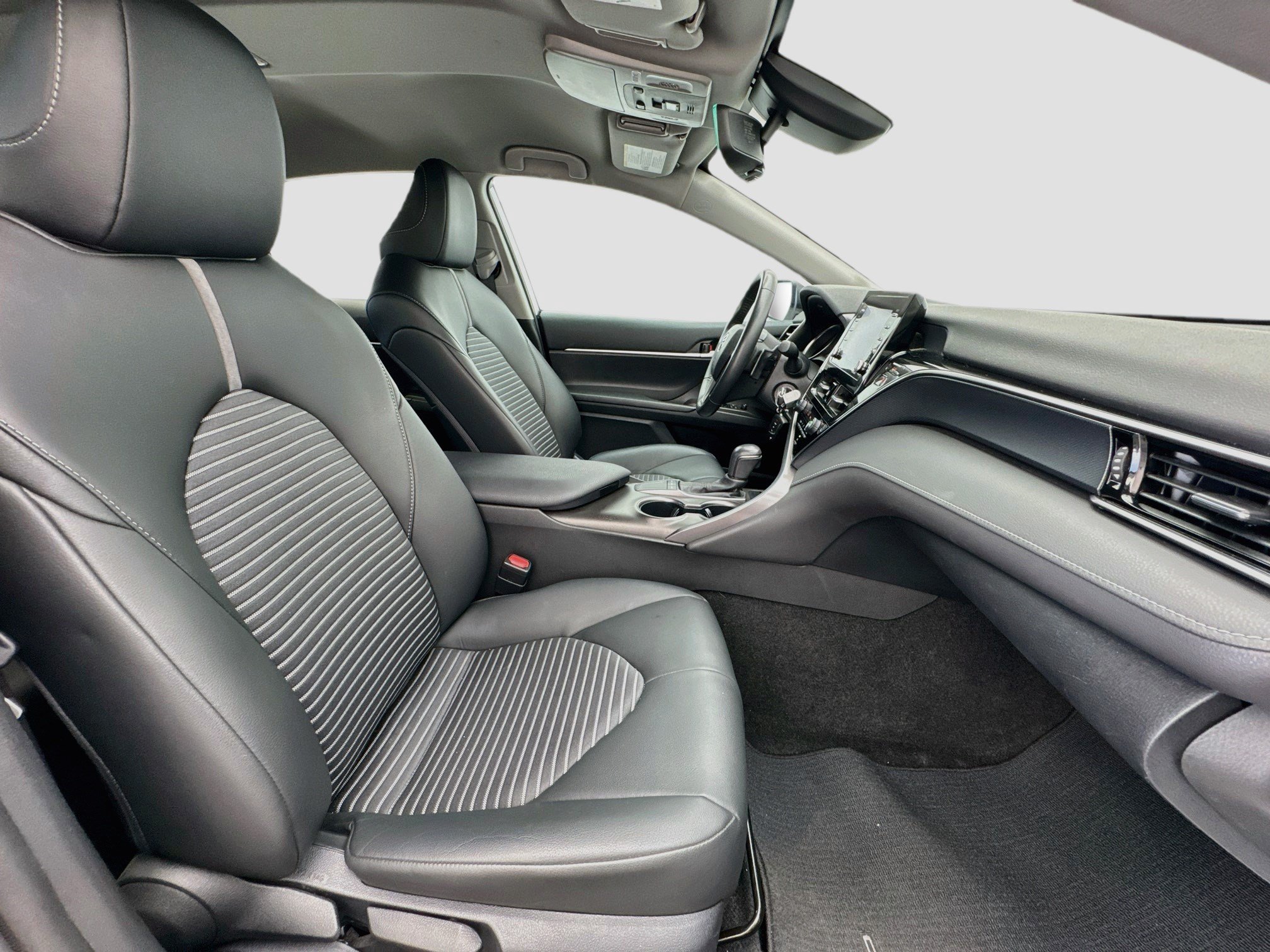Used 2024 Toyota Camry SE FWD image 18