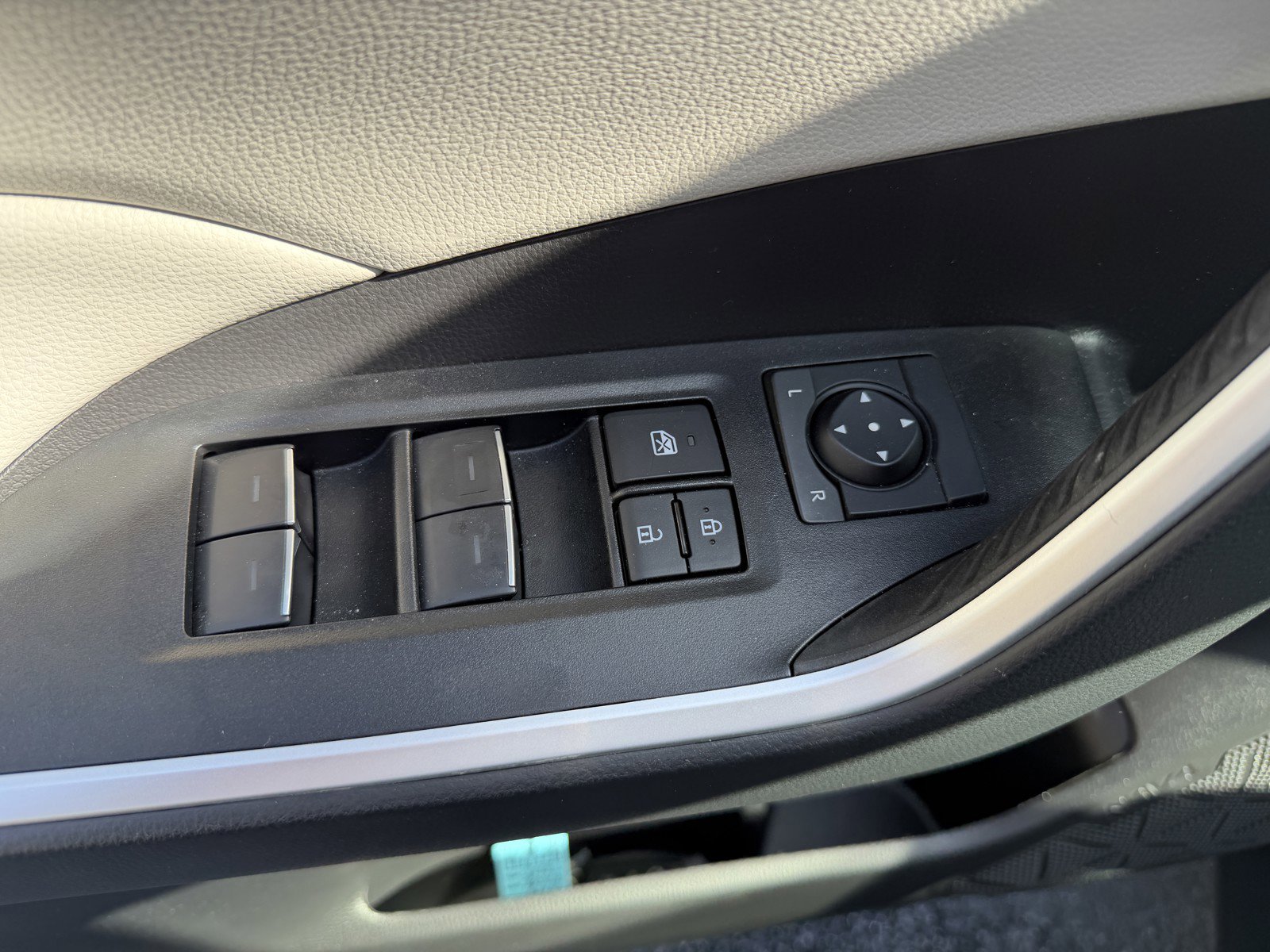 Used 2025 Toyota RAV4 XLE Premium image 21