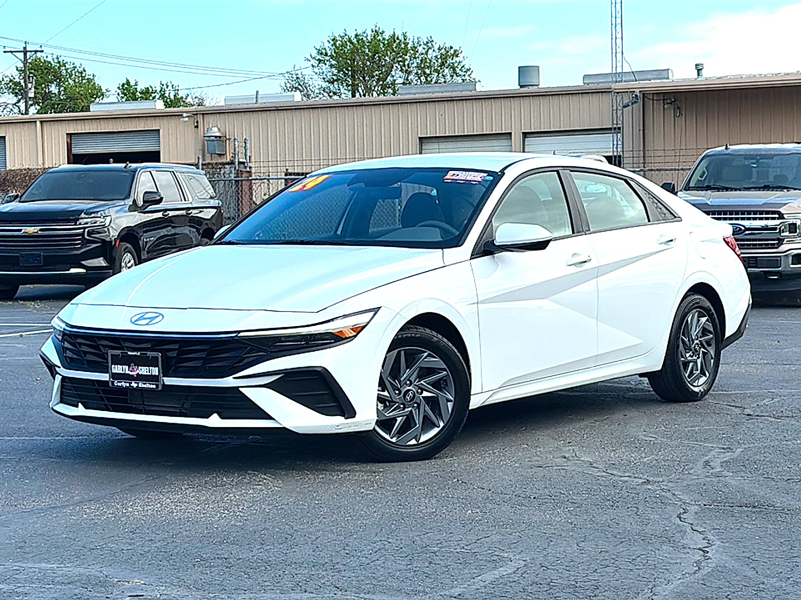 Used 2024 Hyundai Elantra SEL FWD image 2