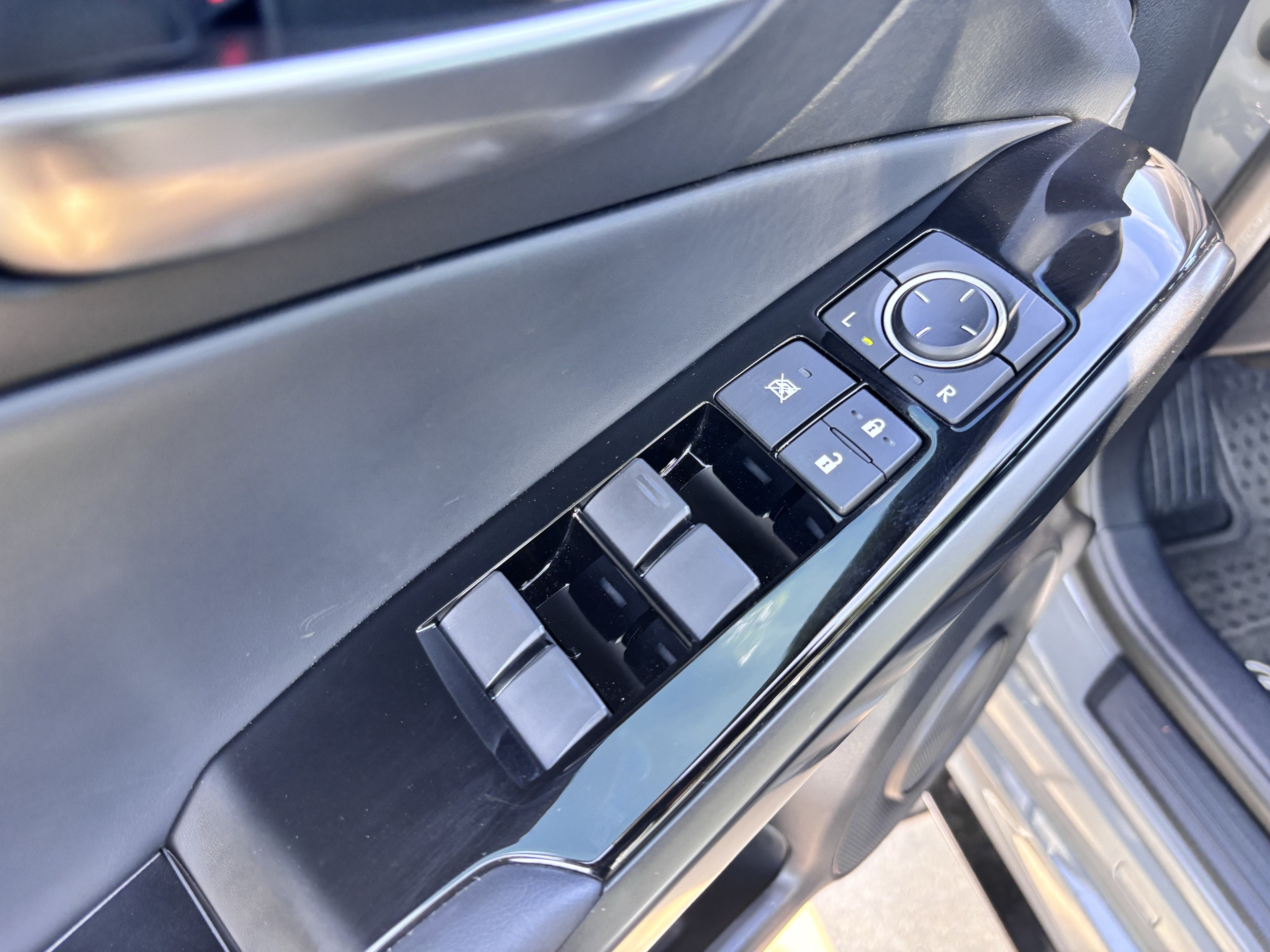 Used 2025 Lexus IS 350 F Sport RWD image 15