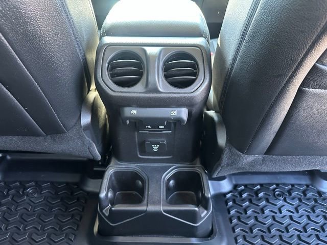 Used 2020 Jeep Wrangler Unlimited Sahara image 32