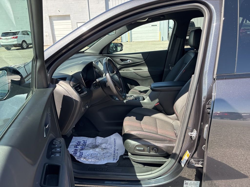 Used 2022 Chevrolet Equinox RS w/ LPO, Floor Liner Package AWD/4WD image 29