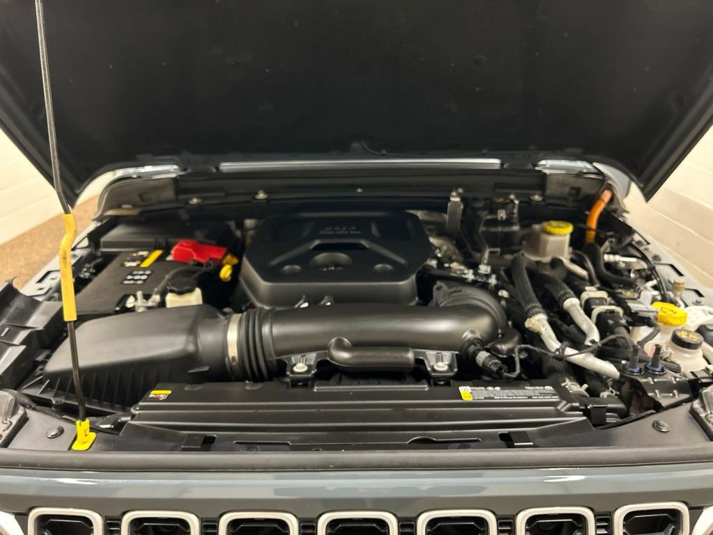 Used 2025 Jeep Wrangler Unlimited Sahara AWD/4WD image 25