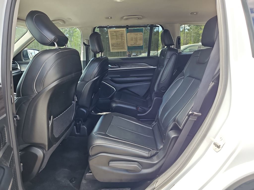 Used 2023 Jeep Grand Cherokee L Limited w/ Luxury Tech Group II image 19