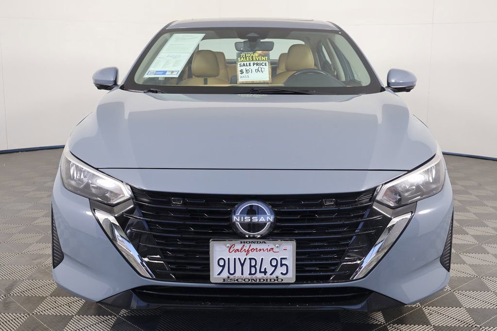 Used 2025 Nissan Sentra SV w/ SV Premium Package image 2