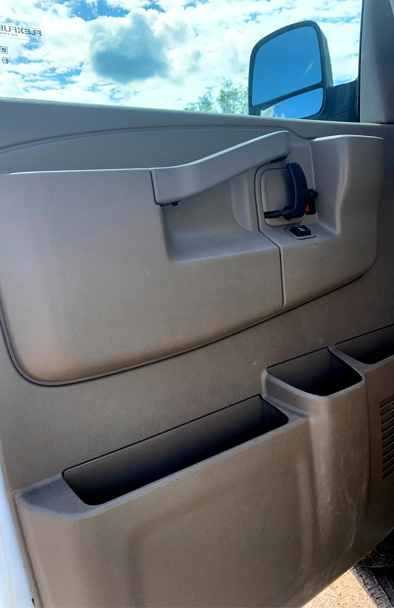 Used 2017 GMC Savana 2500 Extended image 10